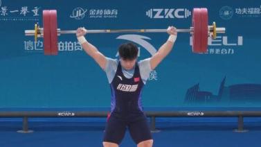 大哥你在干嘛？米兰德比补时阶段，巴斯托尼掏裆奇克